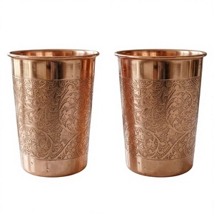 Ensemble de 2 gobelets à boire en cuivre, gobelets vintage en métal gravé, coupes à vin en cuivre, flûtes à champagne en cuivre - Product Image 1
