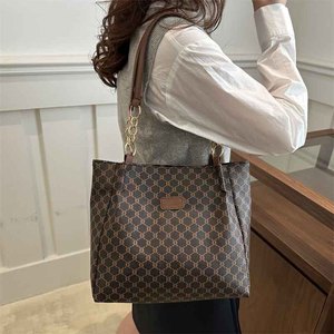 Custom Summer Trendy Women's <strong>PU</strong> <strong>Leather</strong> Tote Shoulder Bag Large Capacity Shopping Embroidery Chains Custom Logos Solid <strong>Color</strong> - Product Image 1