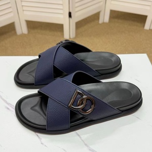 2025 New Fashion Luxury Designer Shoes Men's slippers Sandals Outdoor Flat Beach Sandals with Metal Belt Thick Designer slippers - Product Image 3