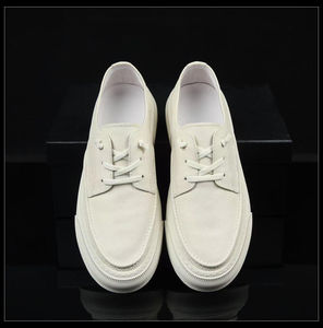 Chaussures de skate en cuir de couleur unie, légères, en matériau flexible, confortables, à bout rond, résistantes à l'usure, à semelle plate, tendance - Product Image 3