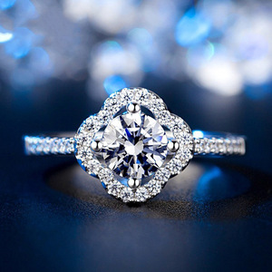 F1277 Anello di Fidanzamento da Donna con Diamante Naturale Taglio Brillante Classico e Montatura Halo - Product Image 1