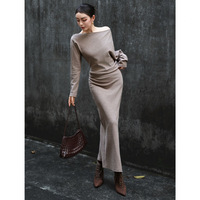 2026 Musim Gugur/Dingin Elegan Satu Bahu Belahan Samping Streetwear Modis Rajutan Pinggang Tinggi Slim Fit Bodycon Eropa Prancis Panjang