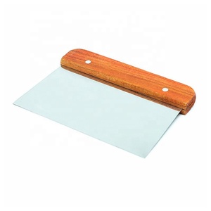 Tagliapasta multiuso in acciaio inossidabile per raschietto per torta con manico in legno - Product Image 4