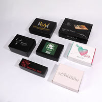 Boîtes noires personnalisées recyclables avec logo imprimé, emballage pour chaussures, couvercle rabattable, flexographie, carton ondulé, boîte d'expédition