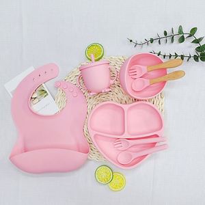 Ensemble d'alimentation pour bébé en silicone sans BPA en gros, comprenant une fourchette, une cuillère, des bavoirs avec ventouse USSE pour les repas des enfants - Product Image 2
