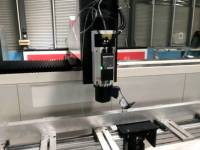 Equipo CNC de perforación y fresado para fabricación de puertas y ventanas de aluminio con cargador de 6 herramientas