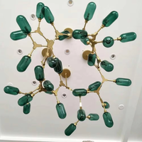 Lustre moderne en verre de Murano vert en forme de capsule, avec branches dorées, pour îlot de cuisine ou mariage