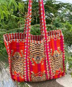 Sac fourre-tout matelassé en coton, motifs uniques imprimés au bloc, sac à bandoulière pour voyage et shopping - Product Image 2