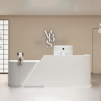 Comptoir de réception de spa moderne en forme de L Bureau d'accueil en pierre à surface solide Salon de beauté Conception libre Tailles personnalisées disponibles