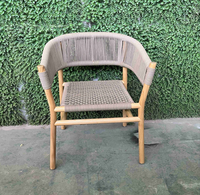 Mobilier de jardin d'extérieur-Ensemble de patio moderne avec chaise de jardin solide en bois et chaise de salle à manger tissée en corde
