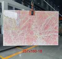 Dalle de pierre d'onyx rose naturel Table basse Table d'appoint Table à thé Décoration murale en onyx rétro-éclairé Bureau de réception translucide