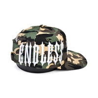Casquette à visière plate personnalisée camouflage 3D brodée en relief avec sangle en cuir, style streetwear camouflage woodland, vente en gros, faible MOQ