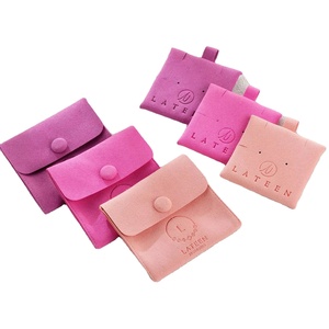 กระเป๋าใส่เครื่องประดับไมโครไฟเบอร์สีชมพูงาช้างม่วง ขนาด 8*8 ซม. แบบพกพาปรับแต่งได้ พร้อมกระดุมปิดฝาปิด  กระเป๋าแพ็คเกจจิ้งขนาดเล็กสำหรับเครื่องประดับชั้นดี - Product Image 1