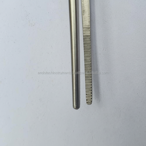 Pince à pansements Wilde Ear manuelle en acier inoxydable 5'' angulaire - Product Image 1