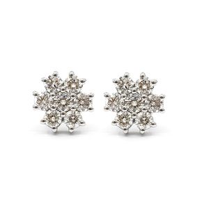 Boucles d'oreilles clous élégantes personnalisées en or blanc massif 18 carats avec diamants véritables, motif flocon de neige et grappe de fleurs, cadeau mignon pour femme, Hong Kong - Product Image 1