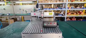 ความแม่นยําสูง 6090 Cnc Router ไม้พลาสติกวัสดุแกะสลัก Cnc Router แกะสลักเราเตอร์แกะสลักเครื่อง 4 แกน rotari CNC