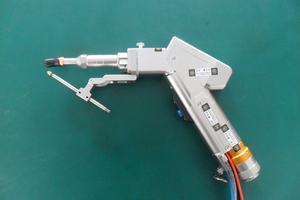 เครื่องเชื่อมเลเซอร์แบบมือถือเครื่อง<span class=keywords><strong>เชื่อม</strong></span>แผ่นโลหะชิ้นส่วนรถยนต์สำหรับ<span class=keywords><strong>ตู้</strong></span>ครัวอุปกรณ์จัดจำหน่ายโดยตรง - Product Image 5