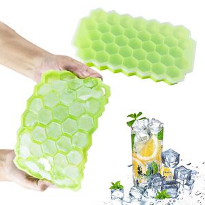 Molde de silicona reutilizable con diseño de panal de abeja, 37 cavidades, flexible, ecológico, sin BPA, reciclable, para cubitos de hielo, fácil de usar. - Product Image 1