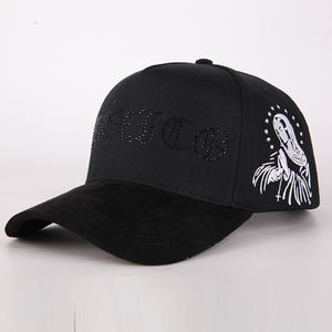 Bonés Esportivos de Alta Qualidade com Forro de Cetim Preto e Logo em Strass Bordado Personalizado em Algodão Gorras com Visor de Camurça 5 Painéis - Product Image 6