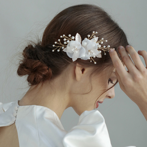 Pinza para el pelo de novia de organza <span class=keywords><strong>con</strong></span> flor, hecha a mano, <span class=keywords><strong>con</strong></span> perlas y hojas de aleación, accesorio para el cabello de boda, tocado floral romántico de malla blanca para mujer - Product Image 1