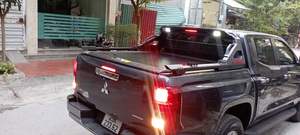 Couvercle de tonneau rétractable électrique manuel pour Mitsubishi Triton L200 Couvercle roulant <span class=keywords><strong>antivol</strong></span> en aluminium Roll N Lock - Product Image 2