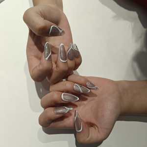 Uñas Postizas de Moda Muhaha, Forma Almendrada, Rayas Plateadas - Product Image 6