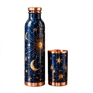 Juego de Botellas de Agua de Cobre de Doble Pared con Diseño de Sol, Luna y Estrellas en Azul Marino y Dorado, con Tapa de Cobre y Vaso - Product Image 1