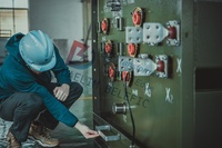 Transformateur électrique triphasé à faible perte de puissance 13,8 kV 1500 kVA 24 kV/480 V monté sur socle