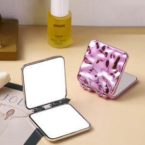 Nuovo Specchietto da Trucco Mini da Borsetta Portatile Quadrato Pieghevole a Mano Doppio Lato per <span class=keywords><strong>Donna</strong></span> da Casa - Product Image 4