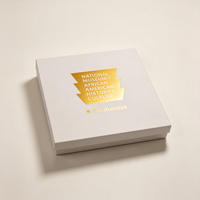 Boîte cadeau rigide haut de gamme personnalisée, deux pièces avec couvercle, logo en feuille d'or, doublure en éponge, emballage en papier blanc, souvenir de musée, cadeau culturel