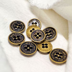 Boutons en laiton à quatre trous écologiques, avec logo gravé, pour manteaux et vêtements en laine pour hommes - Product Image 2