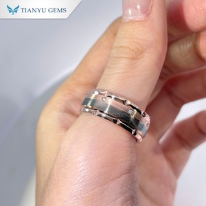 Tianyu Gems Rose y Black Gold Tratamiento de Superficie cepillada con diamantes de laboratorio Anillo de hombres de banda ancha - Product Image 3