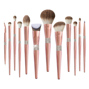 Ensemble de maquillage 12 pièces en laine douce Rose Gold Snow Fox Design comprend des outils de beauté pour le visage pour l'application de cheveux synthétiques - Product Image 6