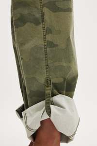 <span class=keywords><strong>Pantaloni</strong></span> Cargo da <span class=keywords><strong>Donna</strong></span> Personalizzati Camouflage Lavati a Gamba Larga Vita Media con Chiusura a <span class=keywords><strong>Bottoni</strong></span> e Polsino Convertibile, <span class=keywords><strong>Pantaloni</strong></span> Casual Utility - Product Image 3