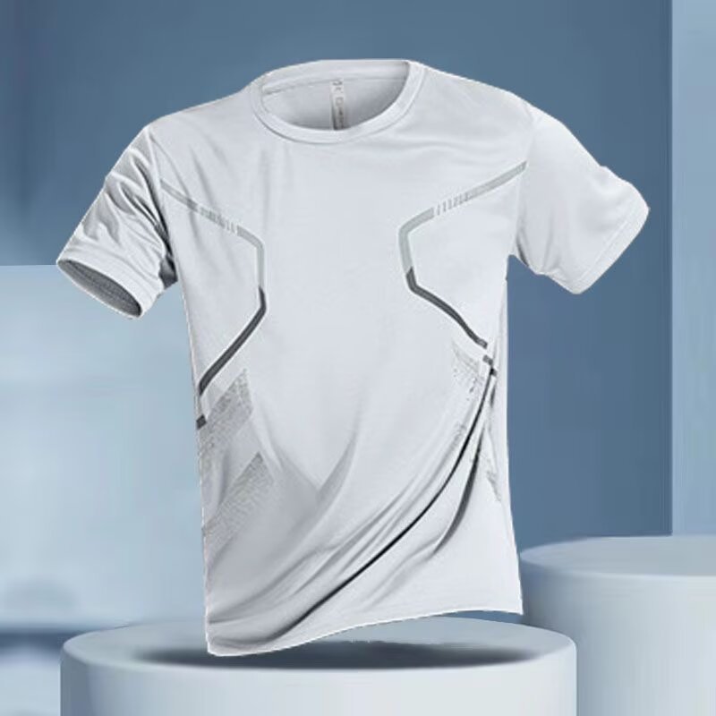 Camisa blanca de manga corta con rayas.