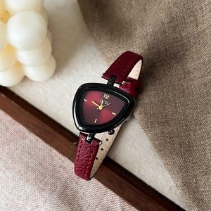 นาฬิกาข้อมือ Goldies New Square รุ่นเล็ก ดีไซน์หรูหรา หน้าปัดสวยงาม สำหรับผู้หญิง สไตล์วินเทจ - Product Image 2