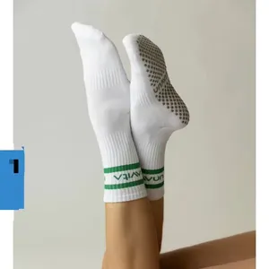 Rutsch feste Yoga-Socken für Pilates Crew-Socken in Ballett-Baumwoll qualität für Frauen Benutzer definierte Logo-Socken für Frauen