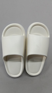 Dép nữ mùa hè nhẹ, đế EVA chống trơn, trang trí charm pha lê và kim loại, kiểu dáng lấp lánh, thích hợp đi biển ngoài trời - Product Image 3