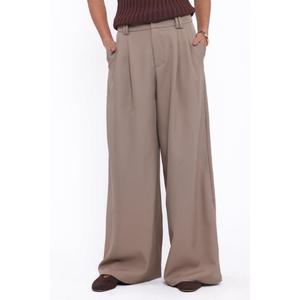 Pantalons simples pour femmes, conçus pour le confort au quotidien, offrant une coupe facile et un tissu doux, ajustement flexible pour toutes les saisons. - Product Image 1