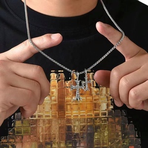 Collier Hip Hop Rétro Double Croix Unisexe avec Pendentif Diamant Personnalisé en Acier Inoxydable Style Européen et Américain - Product Image 3
