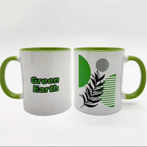 Mug en céramique pour café et thé au design contemporain, apparence personnalisable, intérieur et poignée colorés - Product Image 2