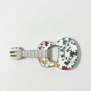 Magnete per Frigorifero <span class=keywords><strong>a</strong></span> Forma di Chitarra con Tema di Sevilla, Apribottiglie Multifunzione Souvenir in Metallo - Product Image 5