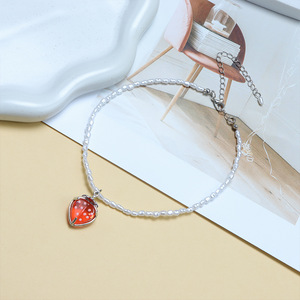 Collar de Perlas de Fresa, Cadena de Clavícula con Cuentas Blancas, Joyería con Temática de Comida para Uso Diario de Mujeres - Product Image 2