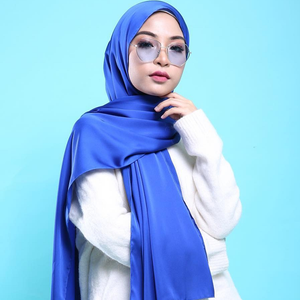 Fashional Lady vendita calda di alta qualità nuovo Design all'ingrosso copia seta scialle lungo Hijab pianura opaca raso Hijab - Product Image 3