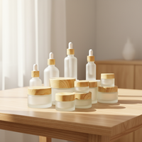 Botol Semprot Halus Toner 30ml 60ml Mewah Berbahan Kaca Bening Doff 50ml Botol Kaca untuk Lotion Serum Minyak Esensial dengan Tutup Bambu Alami