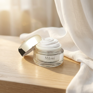 ครีม MILOWI V2 MAGIC RADIANCE WHITENING 50 กรัม ครีมลดเลือนริ้วรอยเพื่อผิวกระจ่างใสทันที ช่วยเติมความชุ่มชื้นให้ผิวเปล่งประกาย - Product Image 1