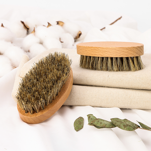 Cepillo para <span class=keywords><strong>Barba</strong></span> de cerdas de jabalí para <span class=keywords><strong>hombre</strong></span> al por mayor nueva herramienta de limpieza antiestática de Color madera natural con mango de madera de haya - Product Image 3