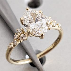 Anello di Fidanzamento Vintage con Diamante Ovale Snowdrift Certificato Gia Igi, Coltivato in Laboratorio HPHT, per Donne, in Oro Massiccio 14k/18k, Design Unico Vintage - Product Image 1