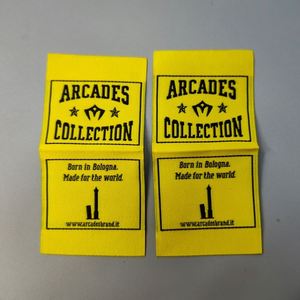 Étiquettes tissées personnalisées avec logo de marque pour vêtements, étiquettes principales pour le col des t-shirts - Product Image 1