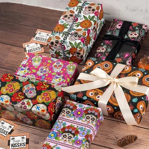 Papier cadeau personnalisé écologique avec motifs de têtes de mort en sucre, design floral violet, papier d'art couché double face, impression numérique - Product Image 5